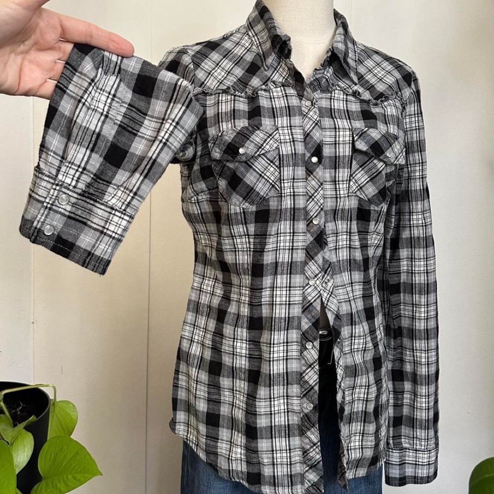 Arizona Jean Co Western Plaid Pearl Snap Ruffle Shirt Black Grey Women Large - Picture 2 of 7